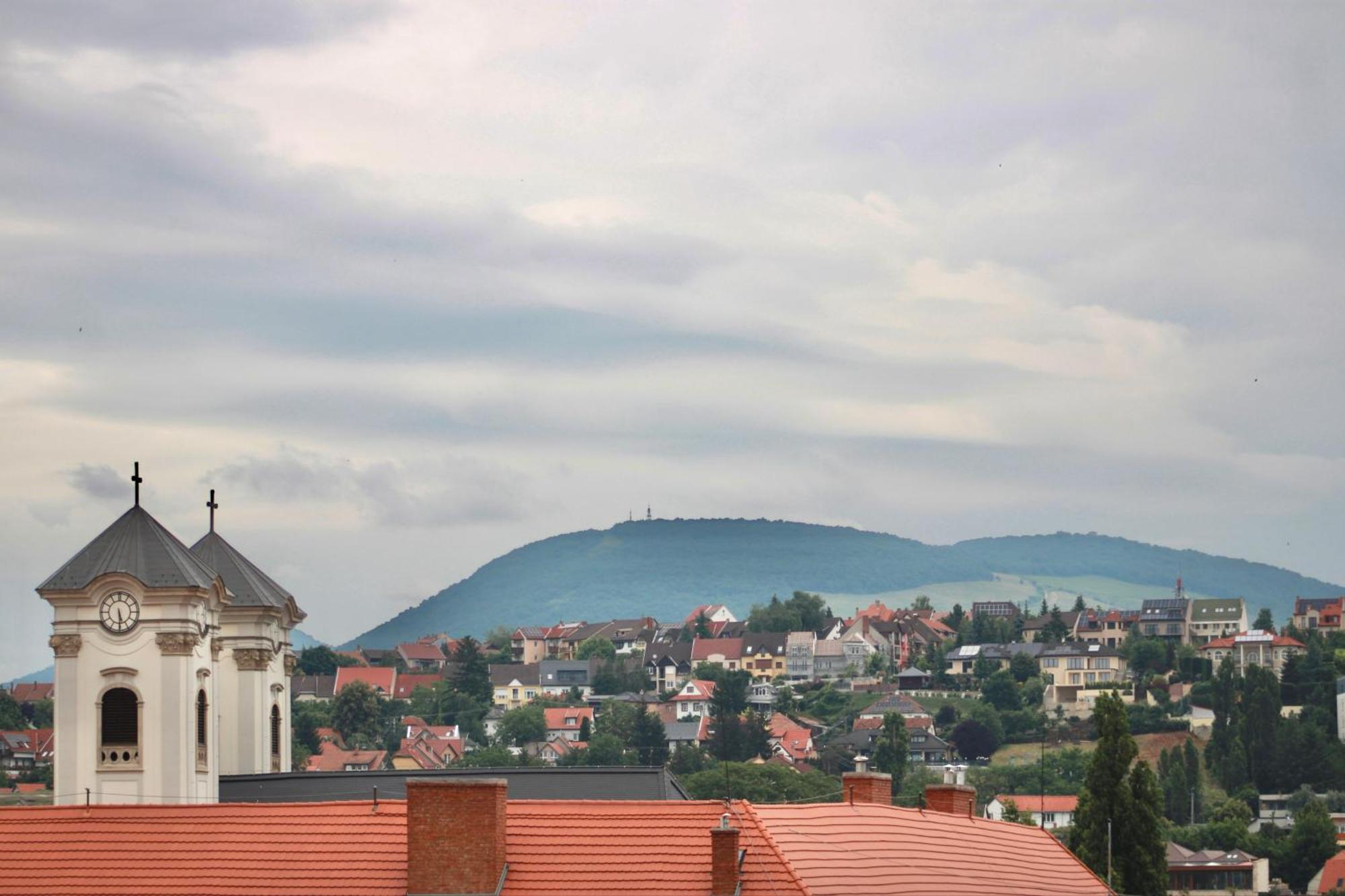 Klapka-Lak Apartman Eger Esterno foto