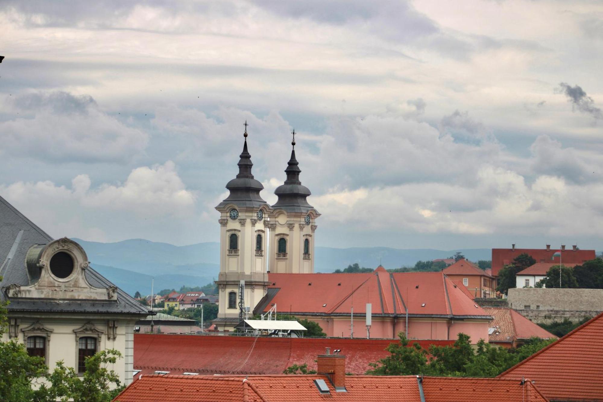 Klapka-Lak Apartman Eger Esterno foto